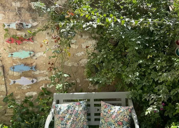 Petit Patio - 2 Chambres - Centre Ville - Climatisation