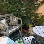 Petit Patio - 2 Chambres - Centre Ville - Climatisation